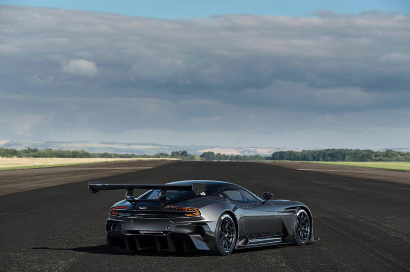Illustration for article titled Here's The Last Avro Vulcan Flying Over An Aston Vulcan